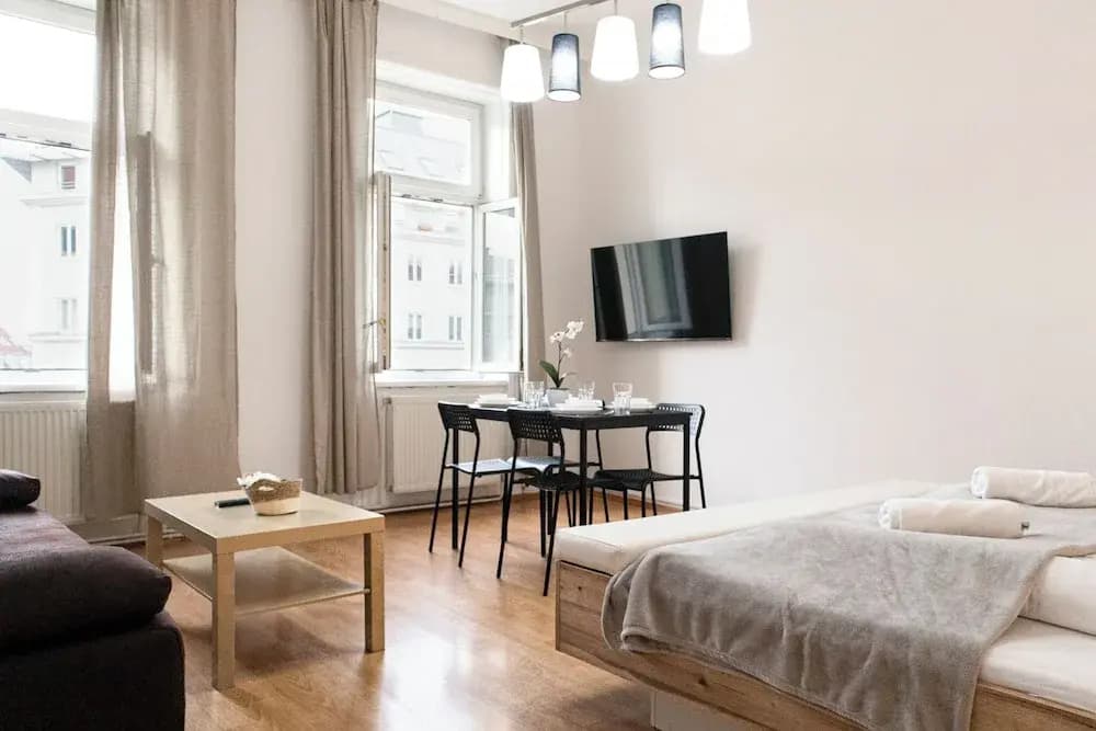 Bright 2BR Apt Perfect Long Stay - photo 5