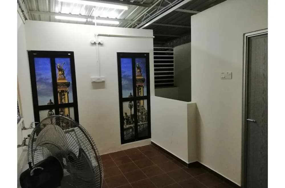 Third Street Station - Hostel - photo 17