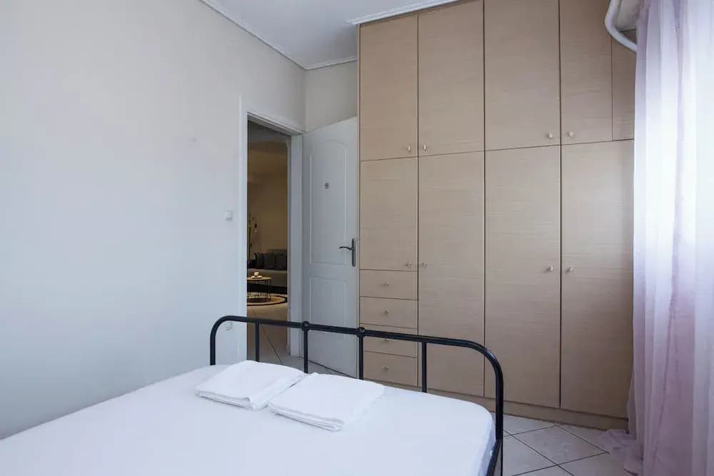 Elegant Spacious 2 Bd Apt in Petralona - photo 6
