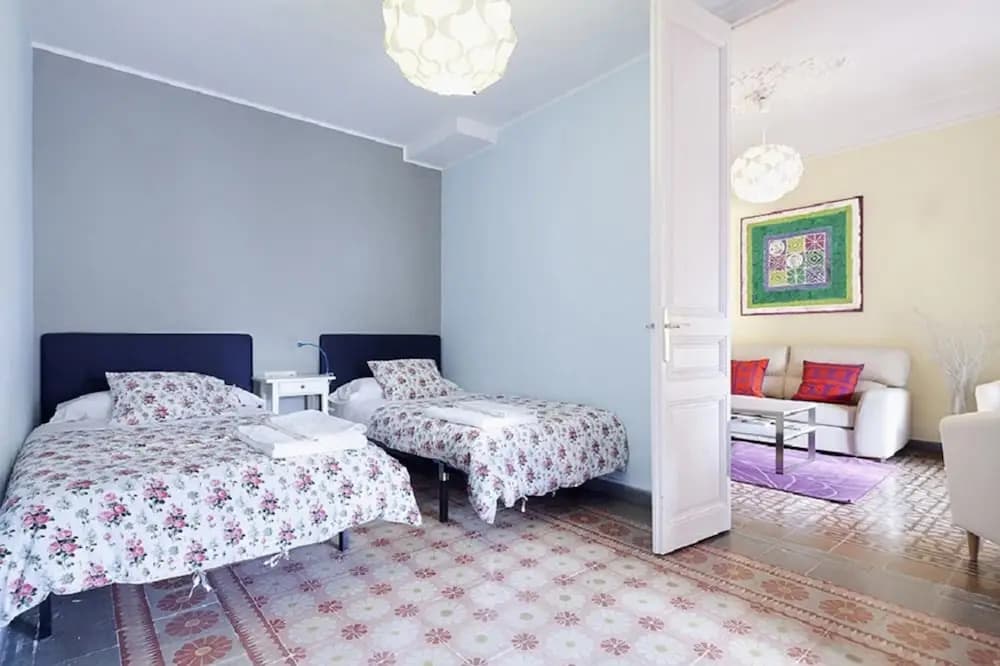 Rambla Paris Apartment - photo 3