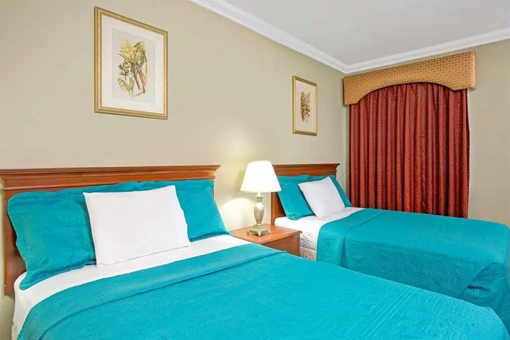 Sun And Surf Inn - photo 6
