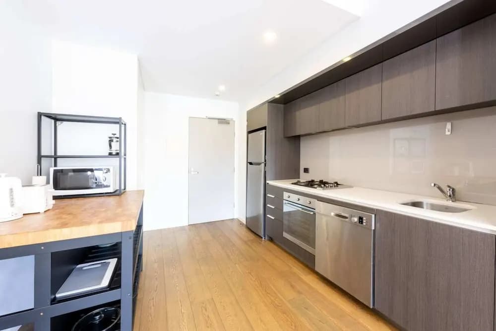 Cozy 1bed Unit in Leafy Carlton - 10 Mins From CBD - photo 5