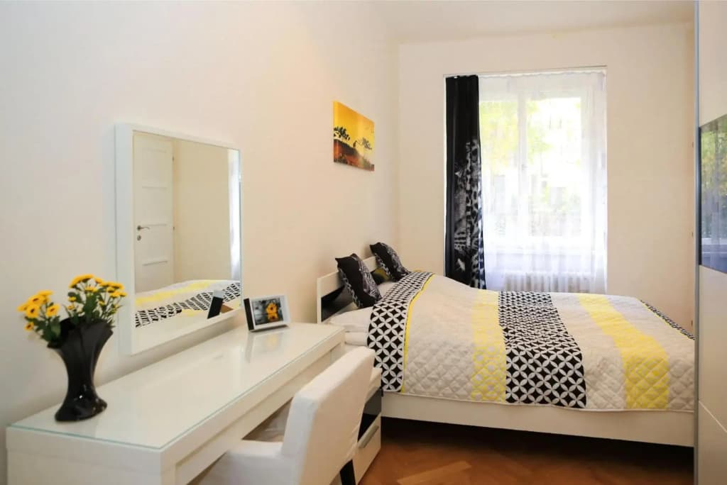 Yellow apartment few steps from metro - photo 24