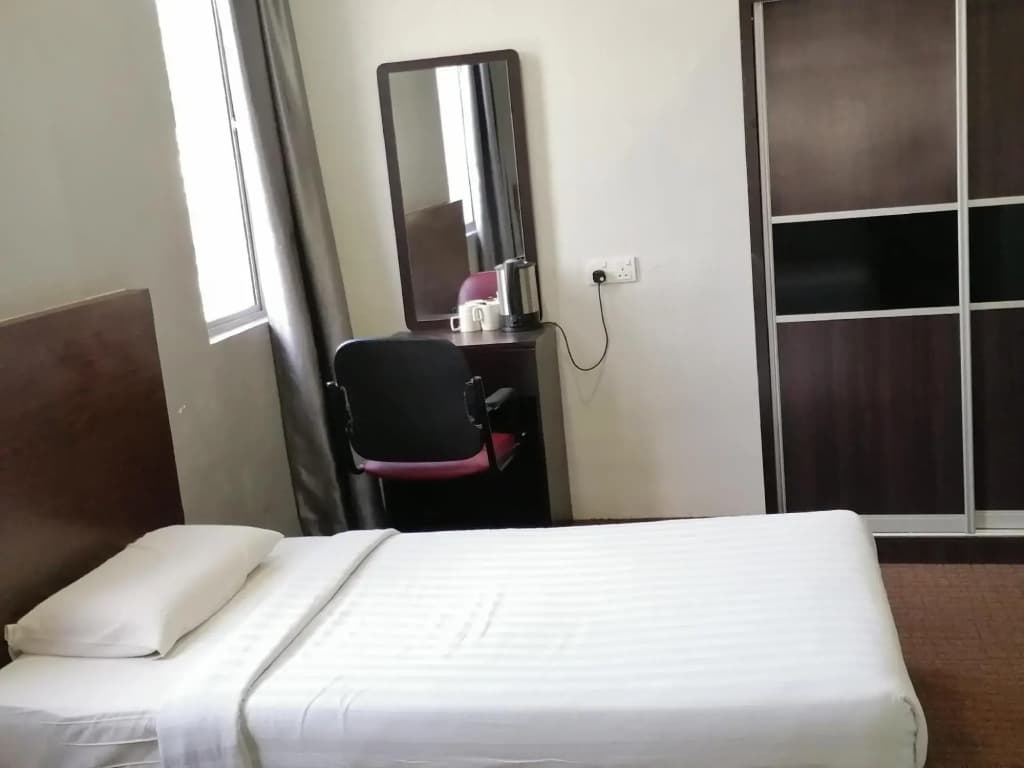 P Line Hotel - photo 5