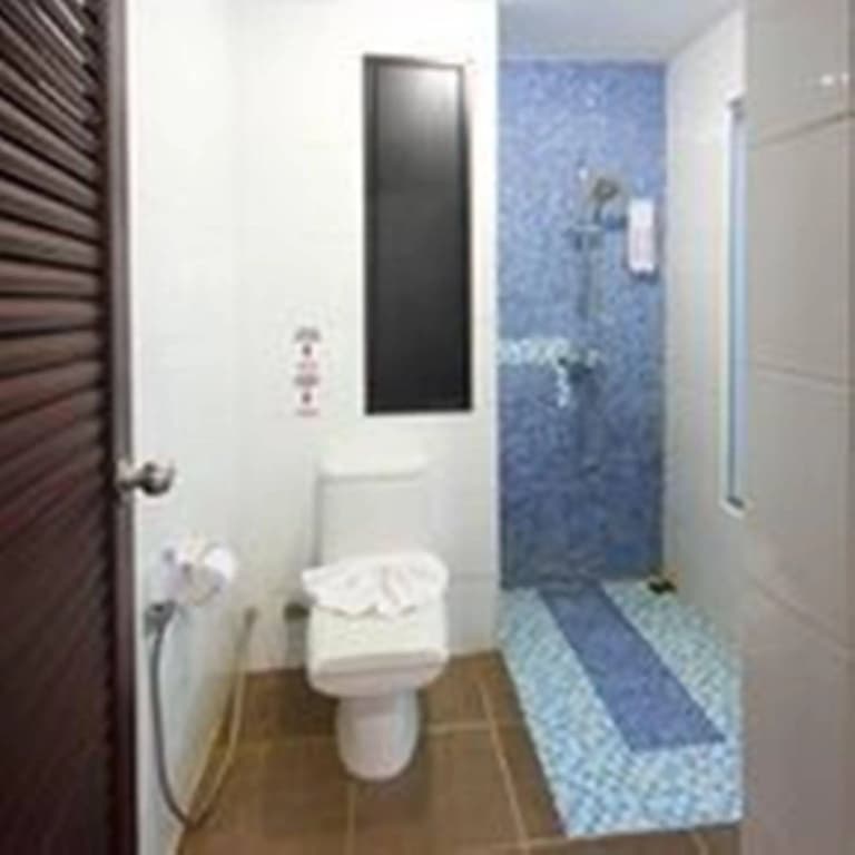 7Q Patong Beach Hotel - photo 8