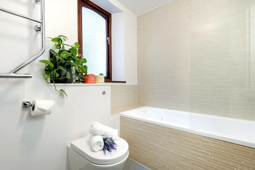 Bright and Modern Mayfair Apartment - photo 9