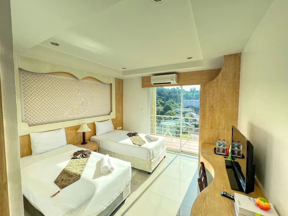 Red Sapphire Hotel - photo 7