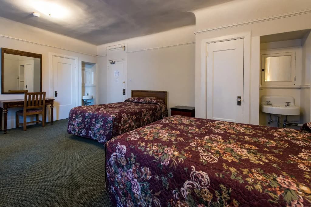 Aida Plaza Hotel - photo 6