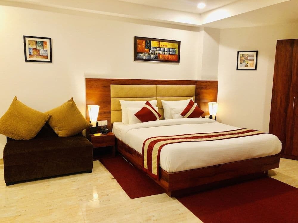 Red Crown Hotel - photo 3