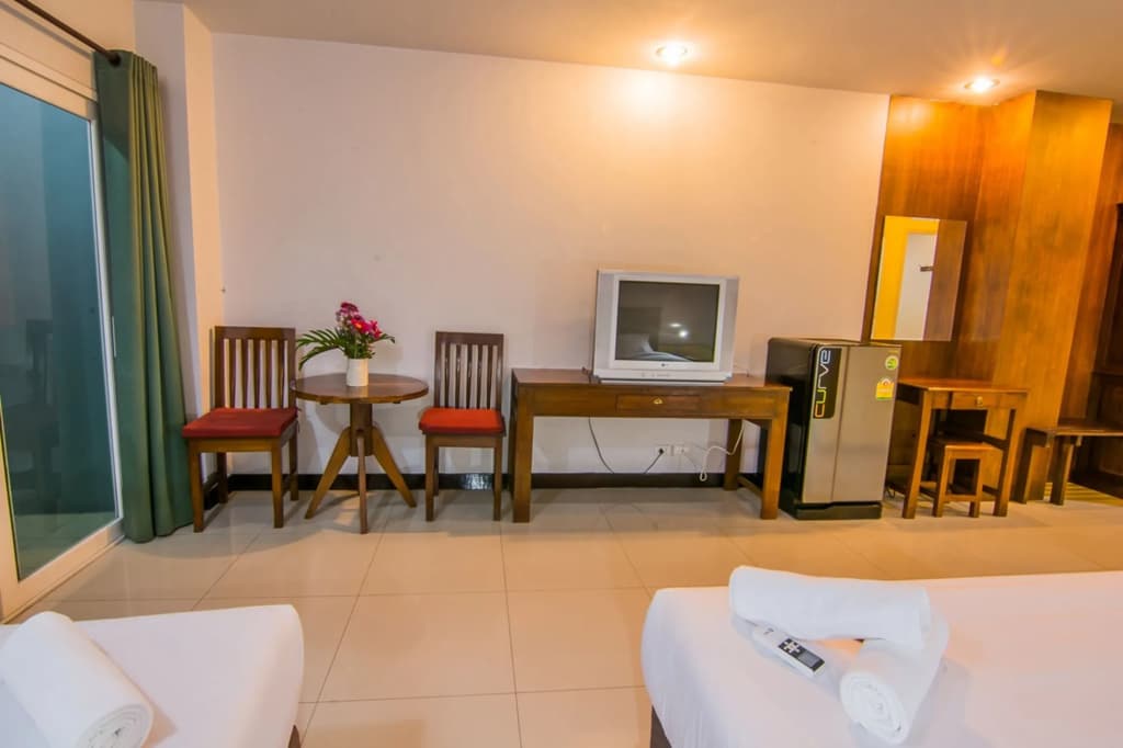 Sutus Court 1 - photo 5