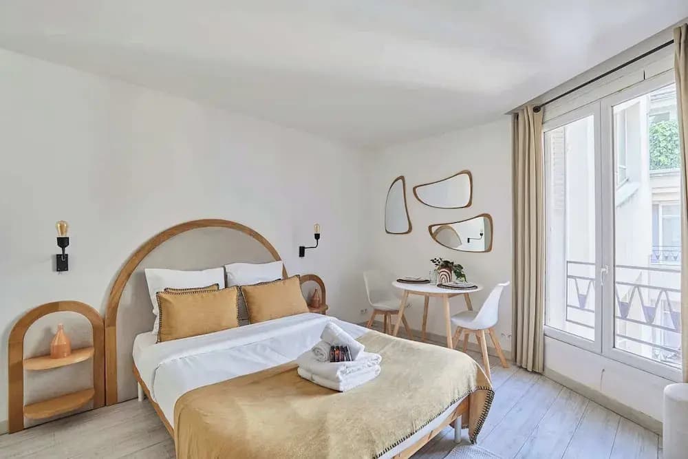 22 m2 Studio Located on the 6th Floor With Elevator: - 1 Bedroom With 140 cm Double bed - Television, Wifi - Equipped Kitchen - 1 Bathroom With Shower and 1 Toilet The Cleaning fee Includes - photo 6