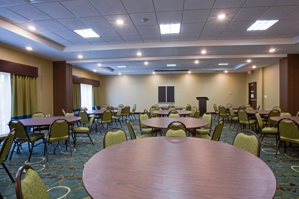 Holiday Inn Express & Suites Orlando East - UCF Area by IHG - photo 21