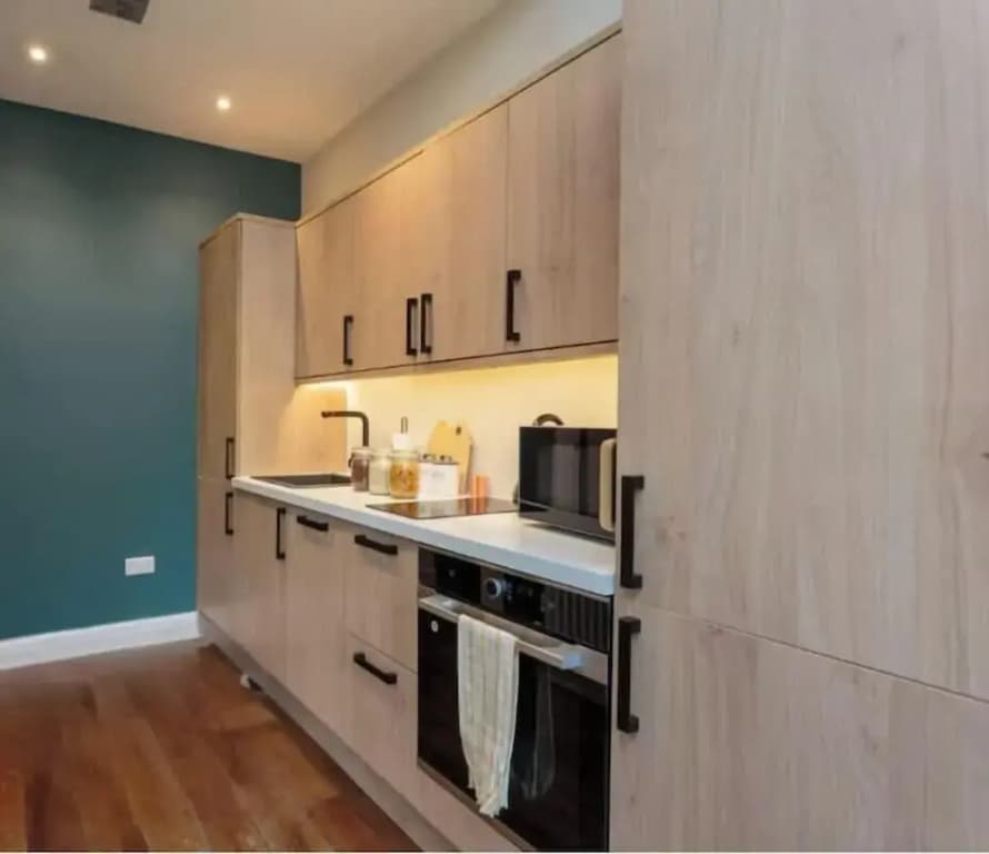 City Centre 2 BED 2 Bath Apartment - photo 11