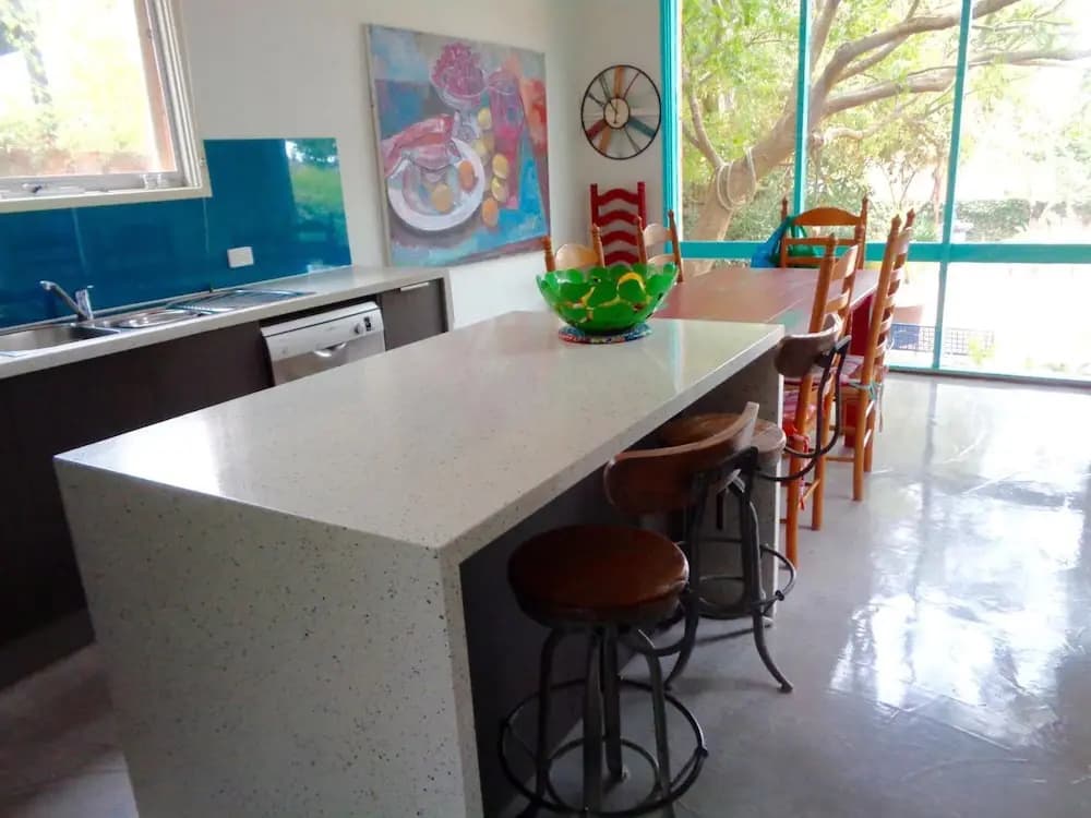 Stylish Comfortable Central Artists Home - photo 4