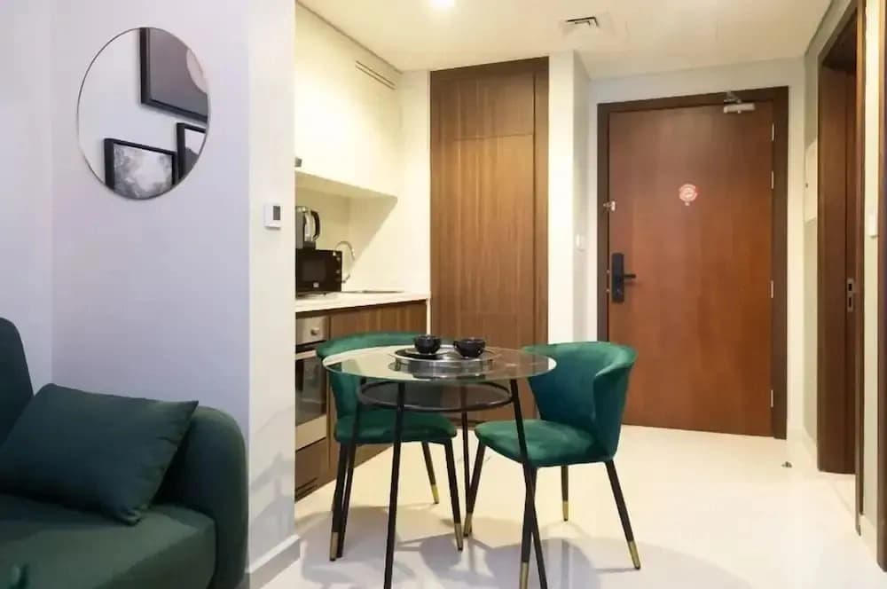 Luxurious 1BR - Pool & Gym Access - photo 1