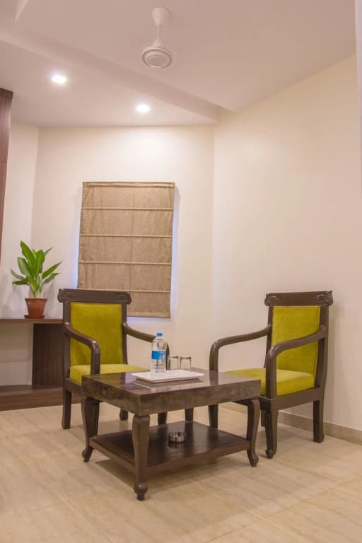 Hotel Pawan Plaza - Near BLK and Ganga Ram Hospital - Karol Bagh - photo 12
