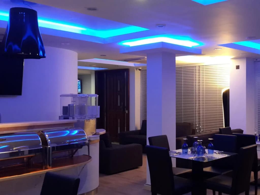 Airport Beach Hotel - photo 20