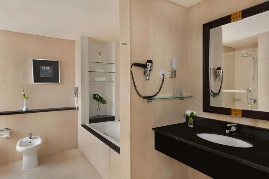 Shangri-La Residences and Apartments - photo 20