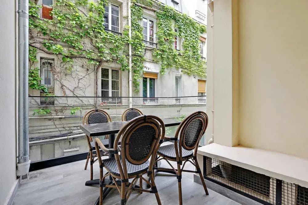 Modern Apartment & Terrace - 2br/6p - Near Nation - photo 11