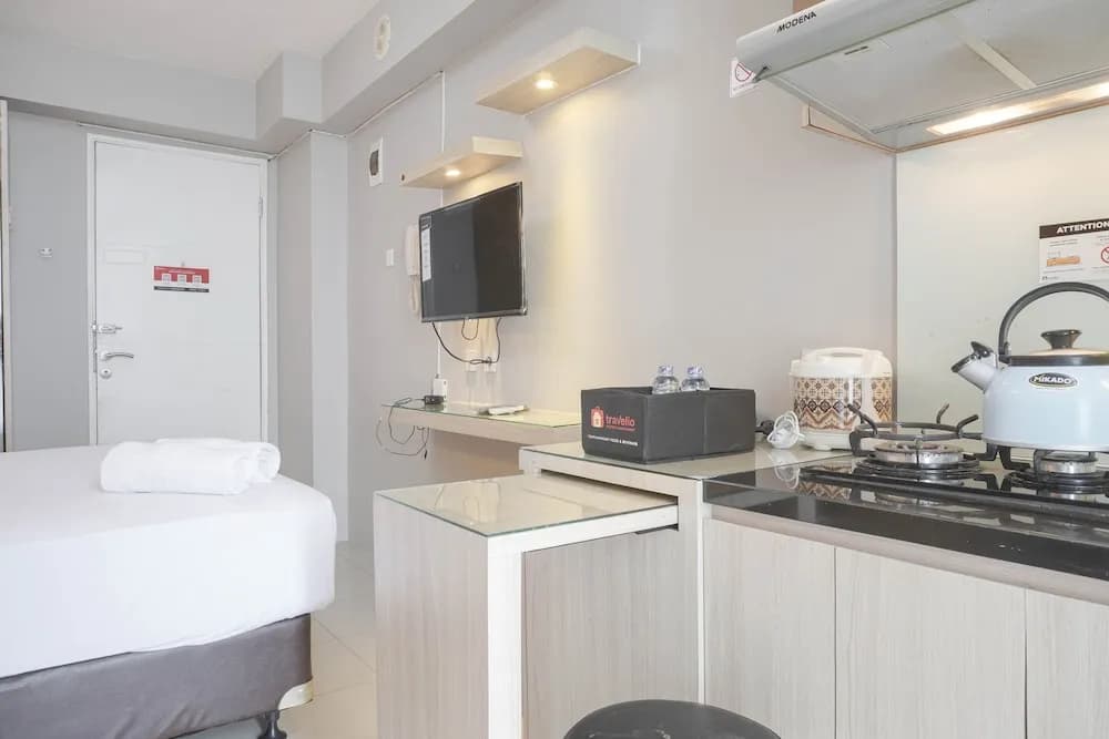 Well Designed And Cozy Studio At Bassura City Apartment - photo 10