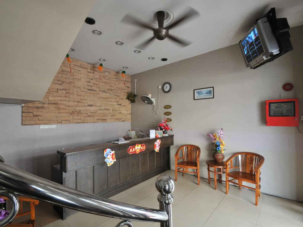 I-Winton Hotel - photo 6