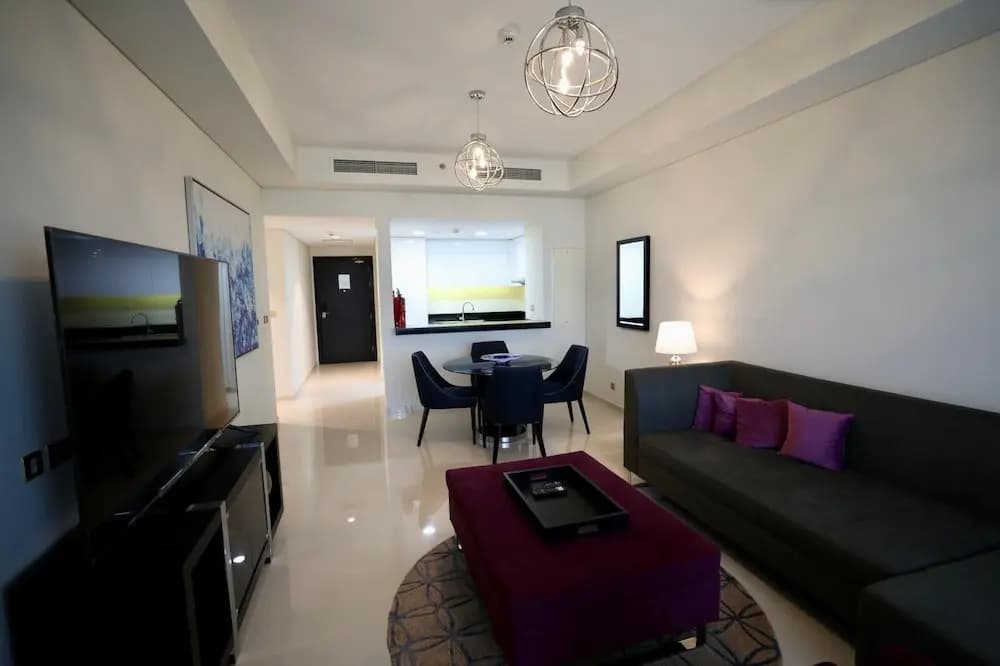 Waterfront 2 Bed Apartment Sleeps 4 With Parking - photo 3
