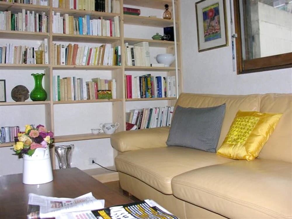 Apartment With one Bedroom in Paris, With Wonderful City View, Enclose - photo 2