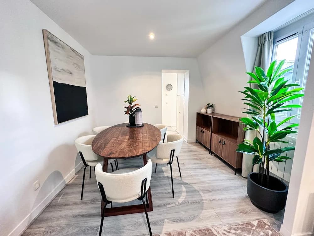 Copernic Right Luminous 2BR Apartment in Paris - photo 10