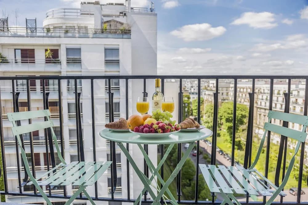 EUROPEA Eiffel Tower View Residence - photo 10