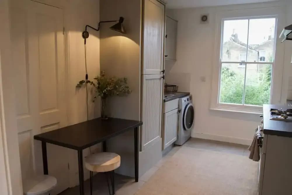 Elegant 2 Bed Close to Chatsworth Road - photo 11