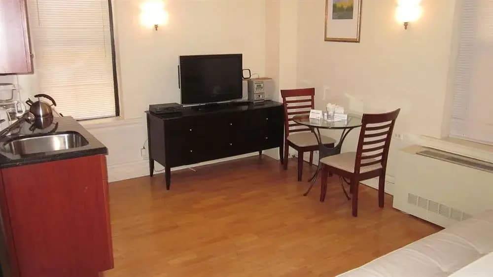 Central Park Apartments - photo 11