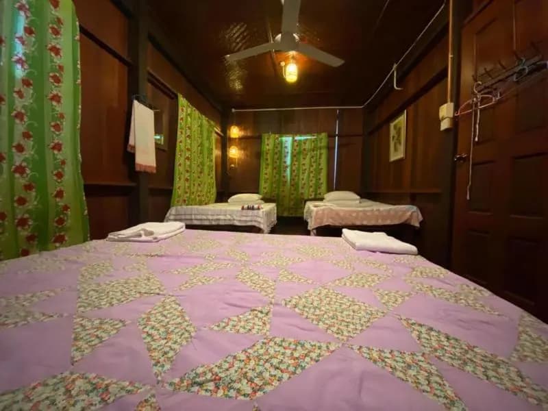 OYO Home 90328 Lamin Dana Cultural Lodge - photo 3