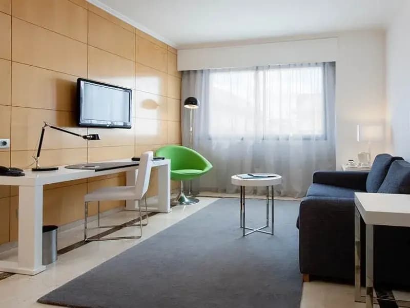 NH Suites Prisma - photo 2