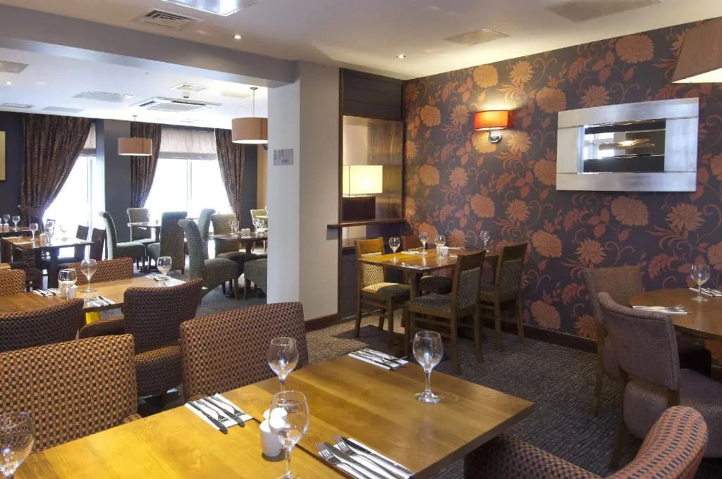 Premier Inn London Ealing - photo 14