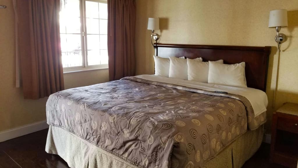 Pacific Heights Inn - photo 33