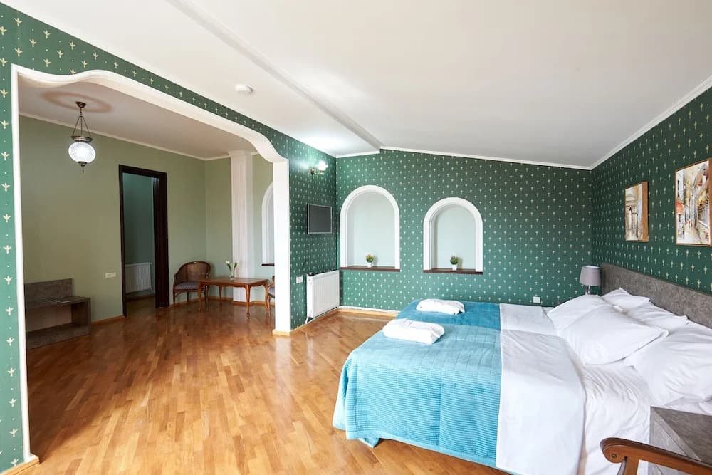 The Hilltop Skyline Hotel - photo 4