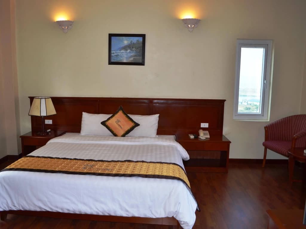 Crown Hotel - photo 2