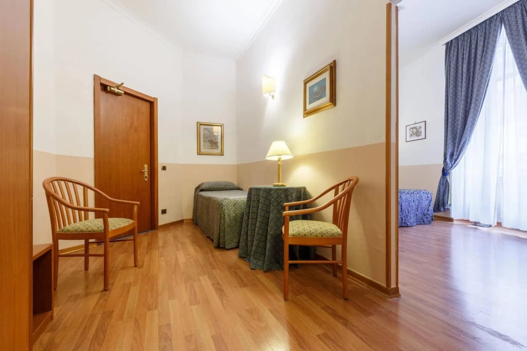 Hotel Paris - photo 11