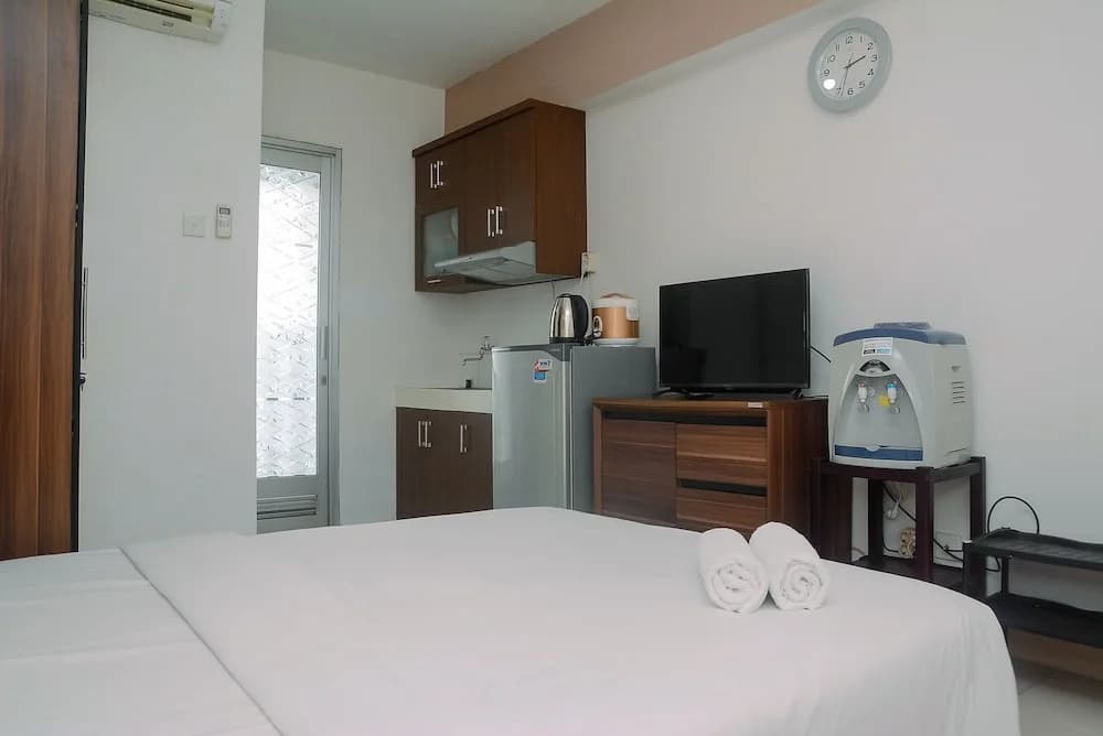 Good and Comfy Studio Room at Green Bay Pluit Apartment - photo 3
