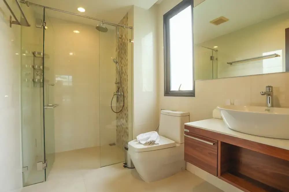 Chic Condo Just 100m from the Shore c130 - photo 8