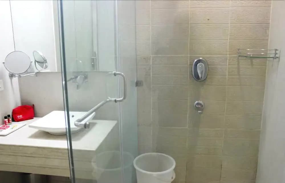 Lavish Inn - photo 9