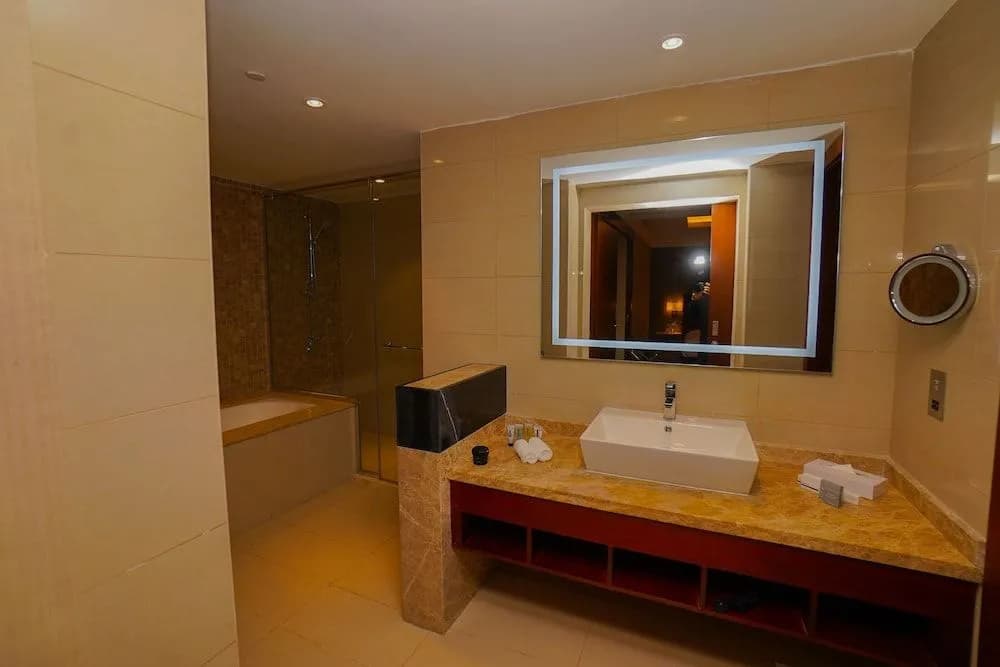 The Grand Lux Hotel - photo 7