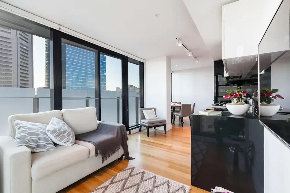 LOGAN, 2BDR Melbourne Apartment - photo 4