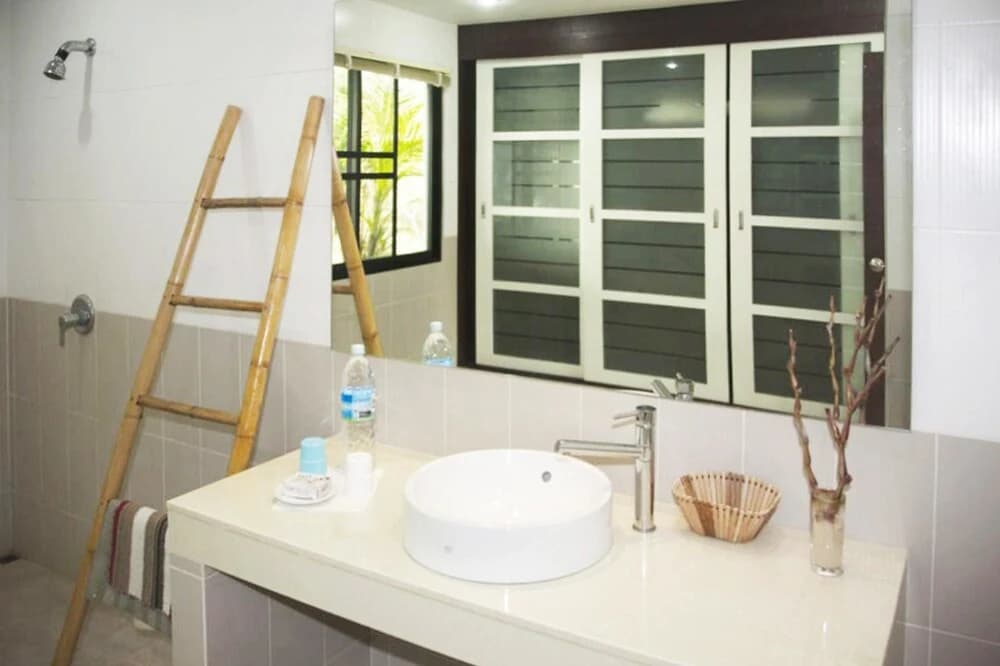 Villa With 4 Bedrooms in Rawai Phuket, With Private Pool, Enclosed Gar - photo 5