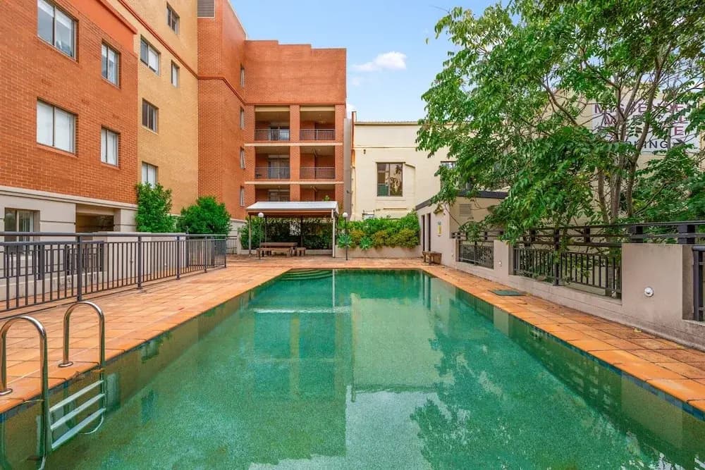 Spacious Inner-west 2-bed With Alfresco Dining - photo 7