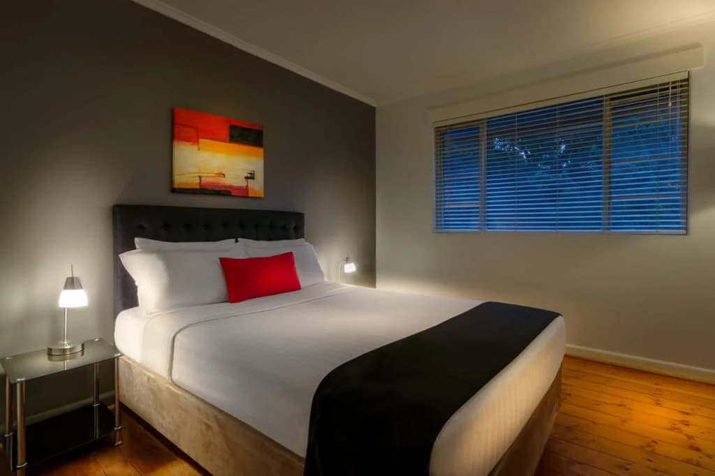 Crest on Barkly Serviced Apartments - photo 1