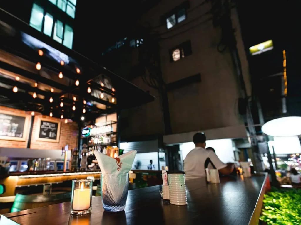Adelphi Suites Bangkok - photo 36