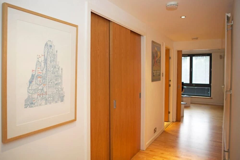Smart 3 bedroomed flat with parking - photo 9