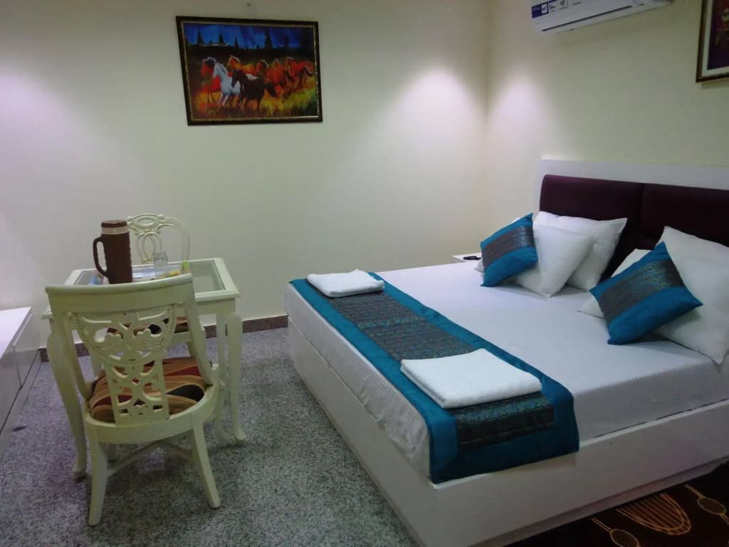 Airport Hotel The Paramont - photo 4