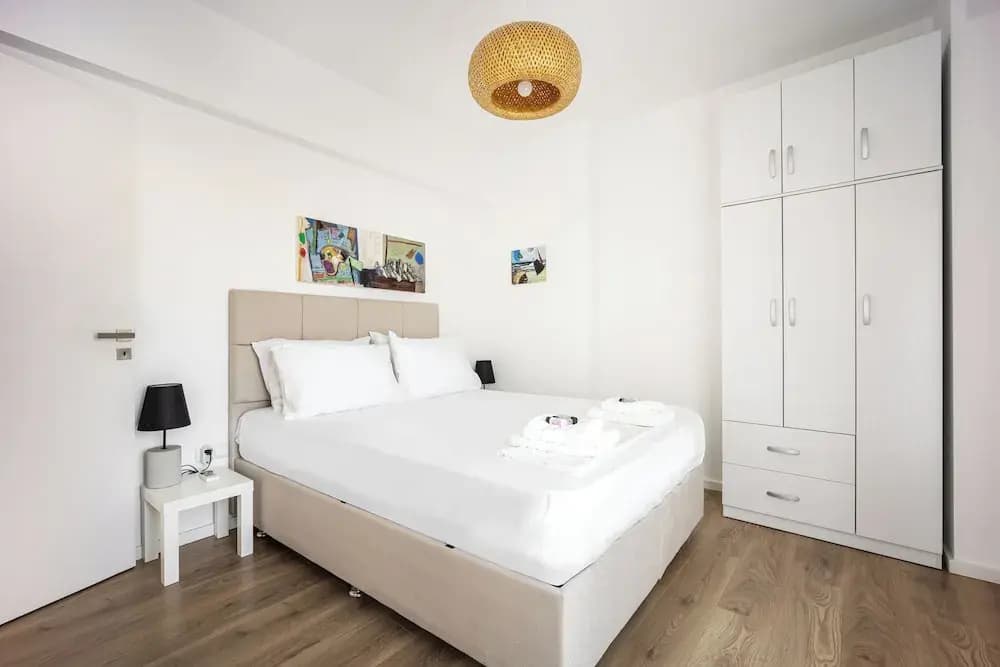 Cozy 2BR Near Metro Acropolis View - photo 1